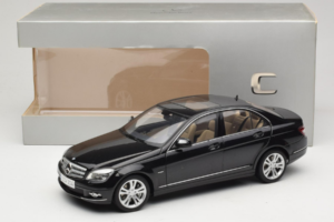 Mercedes C-Class W204 Obsidian Black AUTOart 1:18 B66962367 Druckguss — Bild 8 von 8