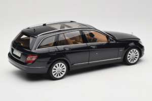 Mercedes C-Class W204 Kombi Obsidian Black AUTOart 1:18 B66962349 Druckguss — Bild 3 von 8