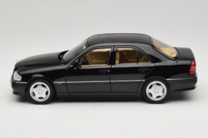 Mercedes C36 AMG W202 Obsidian Black Metallic Norev 1:18 183381 Druckguss — Bild 4 von 8