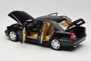 Mercedes C36 AMG W202 Obsidian Black Metallic Norev 1:18 183381 Druckguss — Bild 5 von 8