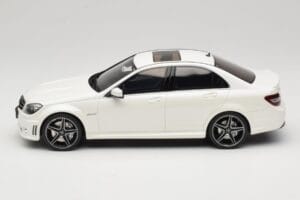 Mercedes C63 AMG W204 Diamond White GT Spirit 1:18 GT928 Resin — Bild 3 von 6