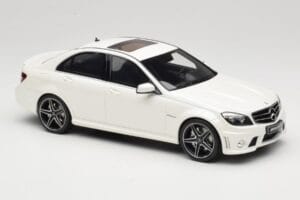 Mercedes C63 AMG W204 Diamond White GT Spirit 1:18 GT928 Resin — Bild 4 von 6