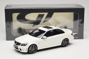 Mercedes C63 AMG W204 Diamond White GT Spirit 1:18 GT928 Resin — Bild 6 von 6