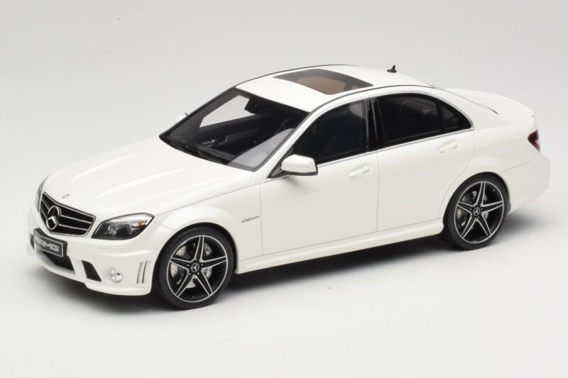 Mercedes C63 AMG W204 Diamond White GT Spirit 1:18 GT928 Resin