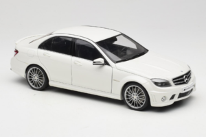 Mercedes AMG C63 W204 Weiss AUTOart 1:18 72674-R1 Druckguss — Bild 6 von 8