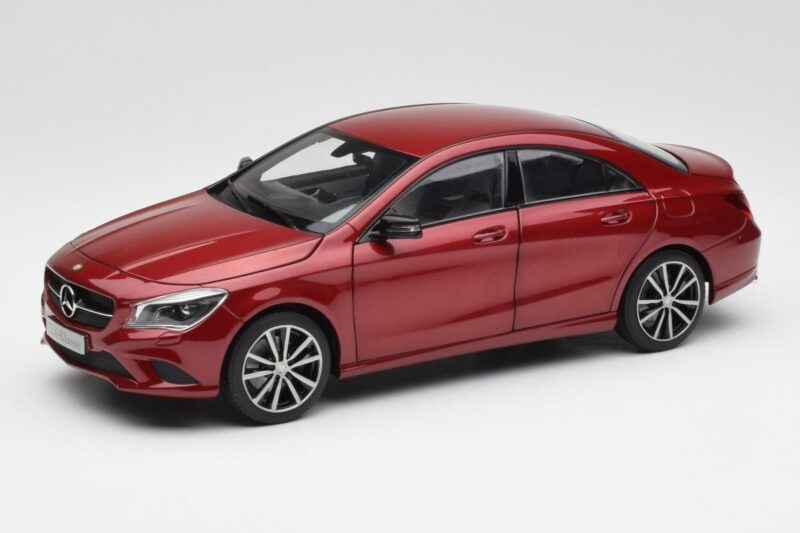 Mercedes CLA C117 Designo Patagonia Rot Metallic Norev 1:18 B66960131 Druckguss