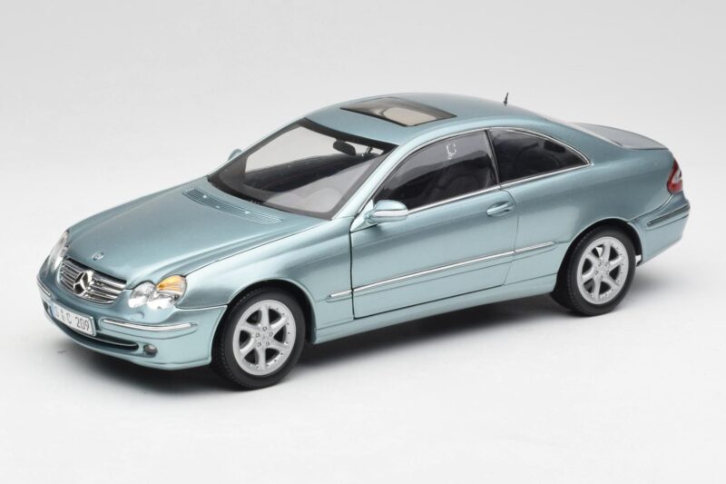 Mercedes CLK 500 W209 Hellblau Metallic Kyosho 1:18 B66962192 Druckguss