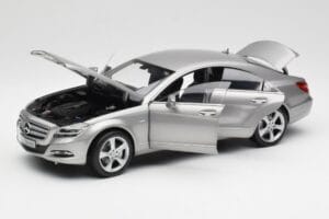 Mercedes CLS C218 Designo Alubeam Titanium Norev 1:18 B66961298 Druckguss — Bild 2 von 8