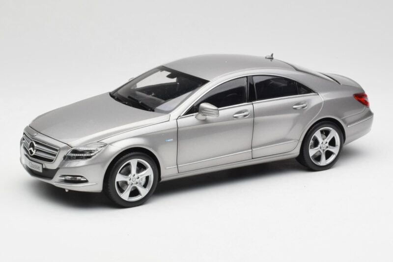 Mercedes CLS C218 Designo Alubeam Titanium Norev 1:18 B66961298 Druckguss