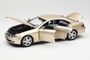 Mercedes CLS C219 Hell Beige Gold Kyosho 1:18 08401LBE Druckguss — Bild 2 von 8