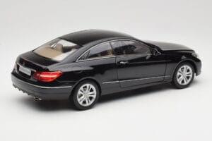 Mercedes E-Class Coupe C207 Obsidian Black Metallic Norev 1:18 B66962418 Druckguss — Bild 3 von 8