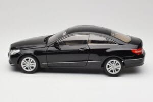 Mercedes E-Class Coupe C207 Obsidian Black Metallic Norev 1:18 B66962418 Druckguss — Bild 4 von 8