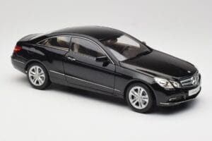 Mercedes E-Class Coupe C207 Obsidian Black Metallic Norev 1:18 B66962418 Druckguss — Bild 6 von 8
