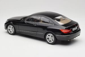 Mercedes E-Class Coupe C207 Obsidian Black Metallic Norev 1:18 B66962418 Druckguss — Bild 7 von 8