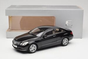 Mercedes E-Class Coupe C207 Obsidian Black Metallic Norev 1:18 B66962418 Druckguss — Bild 8 von 8