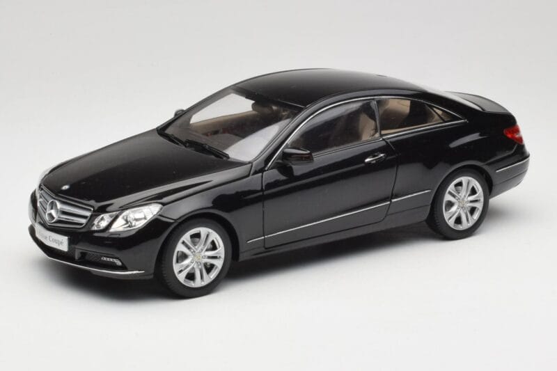 Mercedes E-Class Coupe C207 Obsidian Black Metallic Norev 1:18 B66962418 Druckguss