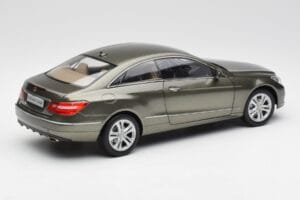 Mercedes E-Class Coupe C207 Titanite Grau Metallic Minichamps 1:18 B66962419 Druckguss — Bild 3 von 8