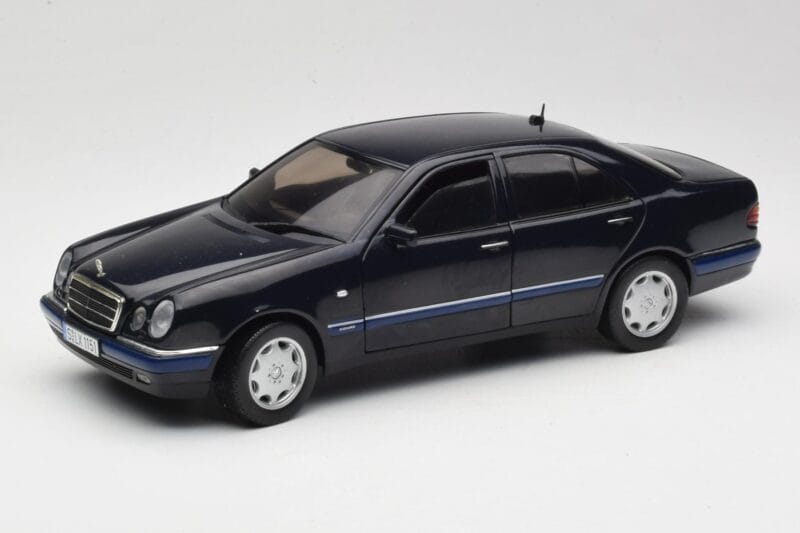 Mercedes E-Class W210 E320 Schwarz Sun Star 1:18 1151 Druckguss