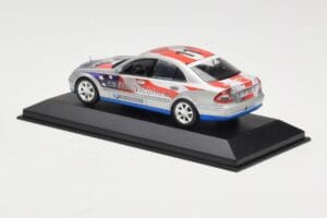 Mercedes E-Class W211 #11 Bluetec Paris-Beijing 2006 Minichamps 1:43 B66962267-R Druckguss — Bild 3 von 4