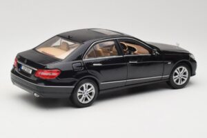 Mercedes E-Class W211 Schwarz Maisto 1:18 31172 Druckguss — Bild 3 von 8