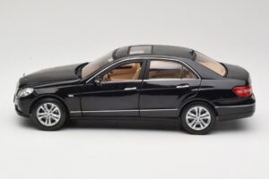 Mercedes E-Class W211 Schwarz Maisto 1:18 31172 Druckguss — Bild 4 von 8