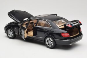 Mercedes E-Class W211 Schwarz Maisto 1:18 31172 Druckguss — Bild 5 von 8