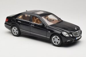 Mercedes E-Class W211 Schwarz Maisto 1:18 31172 Druckguss — Bild 6 von 8