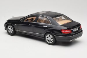 Mercedes E-Class W211 Schwarz Maisto 1:18 31172 Druckguss — Bild 7 von 8