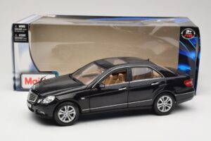 Mercedes E-Class W211 Schwarz Maisto 1:18 31172 Druckguss — Bild 8 von 8