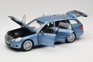 Mercedes E-Class W212 Estate Indigolith Metallic Blue Minichamps 1:18 B66962449 Druckguss — Bild 2 von 8