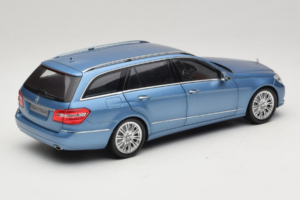 Mercedes E-Class W212 Estate Indigolith Metallic Blue Minichamps 1:18 B66962449 Druckguss — Bild 3 von 8