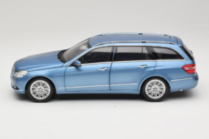 Mercedes E-Class W212 Estate Indigolith Metallic Blue Minichamps 1:18 B66962449 Druckguss — Bild 4 von 8