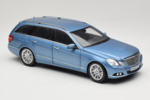 Mercedes E-Class W212 Estate Indigolith Metallic Blue Minichamps 1:18 B66962449 Druckguss — Bild 6 von 8