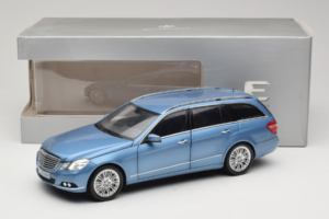 Mercedes E-Class W212 Estate Indigolith Metallic Blue Minichamps 1:18 B66962449 Druckguss — Bild 8 von 8