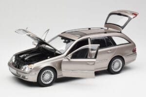 Mercedes E320 CDI W210 T-Modell Cubanite Silber Kyosho 1:18 B66962188 Druckguss — Bild 2 von 8