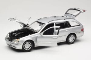 Mercedes E320 T-Modell S210 Elegance Silber Kyosho 1:18 B66962166 Druckguss — Bild 2 von 8