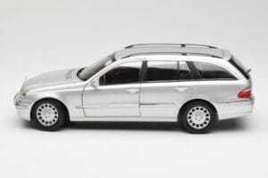 Mercedes E320 T-Modell S210 Elegance Silber Kyosho 1:18 B66962166 Druckguss — Bild 4 von 8