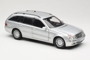 Mercedes E320 T-Modell S210 Elegance Silber Kyosho 1:18 B66962166 Druckguss — Bild 6 von 8