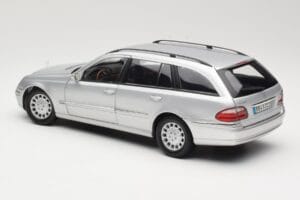 Mercedes E320 T-Modell S210 Elegance Silber Kyosho 1:18 B66962166 Druckguss — Bild 7 von 8