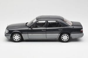Mercedes E320 W124 Nautik Blau Metallic Dealer Edition AUTOart 1:18 B66040508 Druckguss — Bild 4 von 8