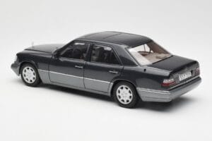Mercedes E320 W124 Nautik Blau Metallic Dealer Edition AUTOart 1:18 B66040508 Druckguss — Bild 7 von 8