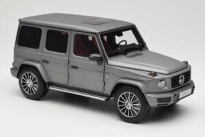 Mercedes G-Class G500 W463A Designo Platinum Magno Minichamps 1:18 B66960811 Druckguss — Bild 6 von 8