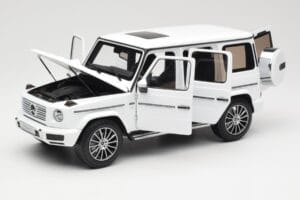 Mercedes G-Class G 500 W463A Diamond White Metallic Minichamps 1:18 113037111 Druckguss — Bild 2 von 8