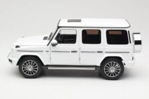 Mercedes G-Class G 500 W463A Diamond White Metallic Minichamps 1:18 113037111 Druckguss — Bild 4 von 8