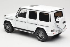Mercedes G-Class G 500 W463A Diamond White Metallic Minichamps 1:18 113037111 Druckguss — Bild 7 von 8