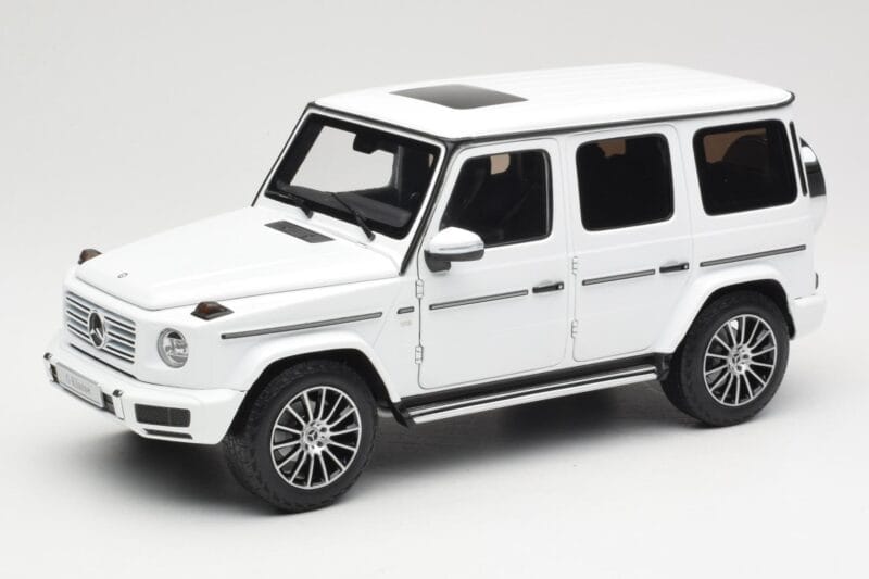 Mercedes G-Class G 500 W463A Diamond White Metallic Minichamps 1:18 113037111 Druckguss