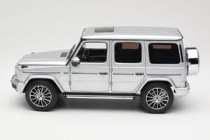 Mercedes G-Class G 500 W463A Iridium Silver Metallic Minichamps 1:18 113037112 Druckguss — Bild 4 von 8
