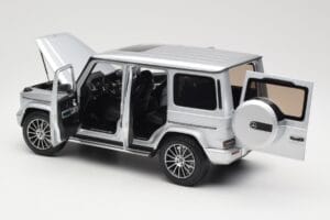 Mercedes G-Class G 500 W463A Iridium Silver Metallic Minichamps 1:18 113037112 Druckguss — Bild 5 von 8