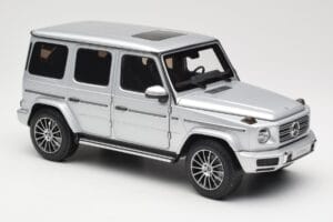 Mercedes G-Class G 500 W463A Iridium Silver Metallic Minichamps 1:18 113037112 Druckguss — Bild 6 von 8