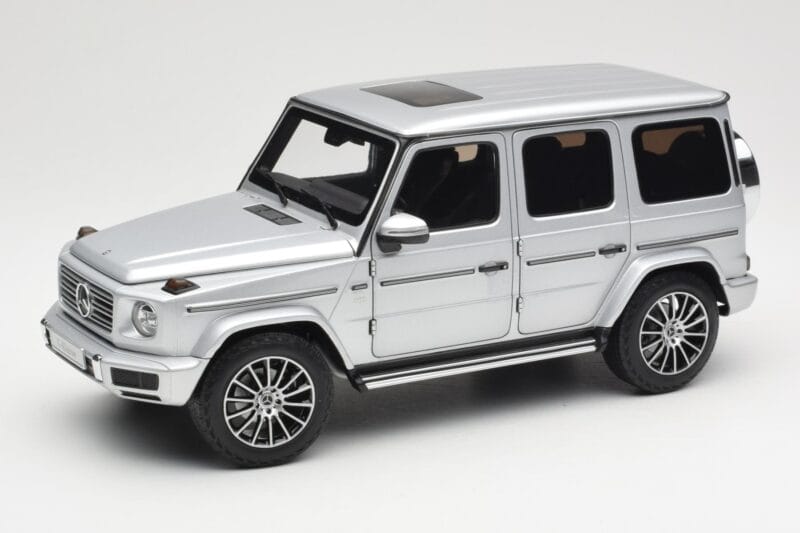 Mercedes G-Class G 500 W463A Iridium Silver Metallic Minichamps 1:18 113037112 Druckguss
